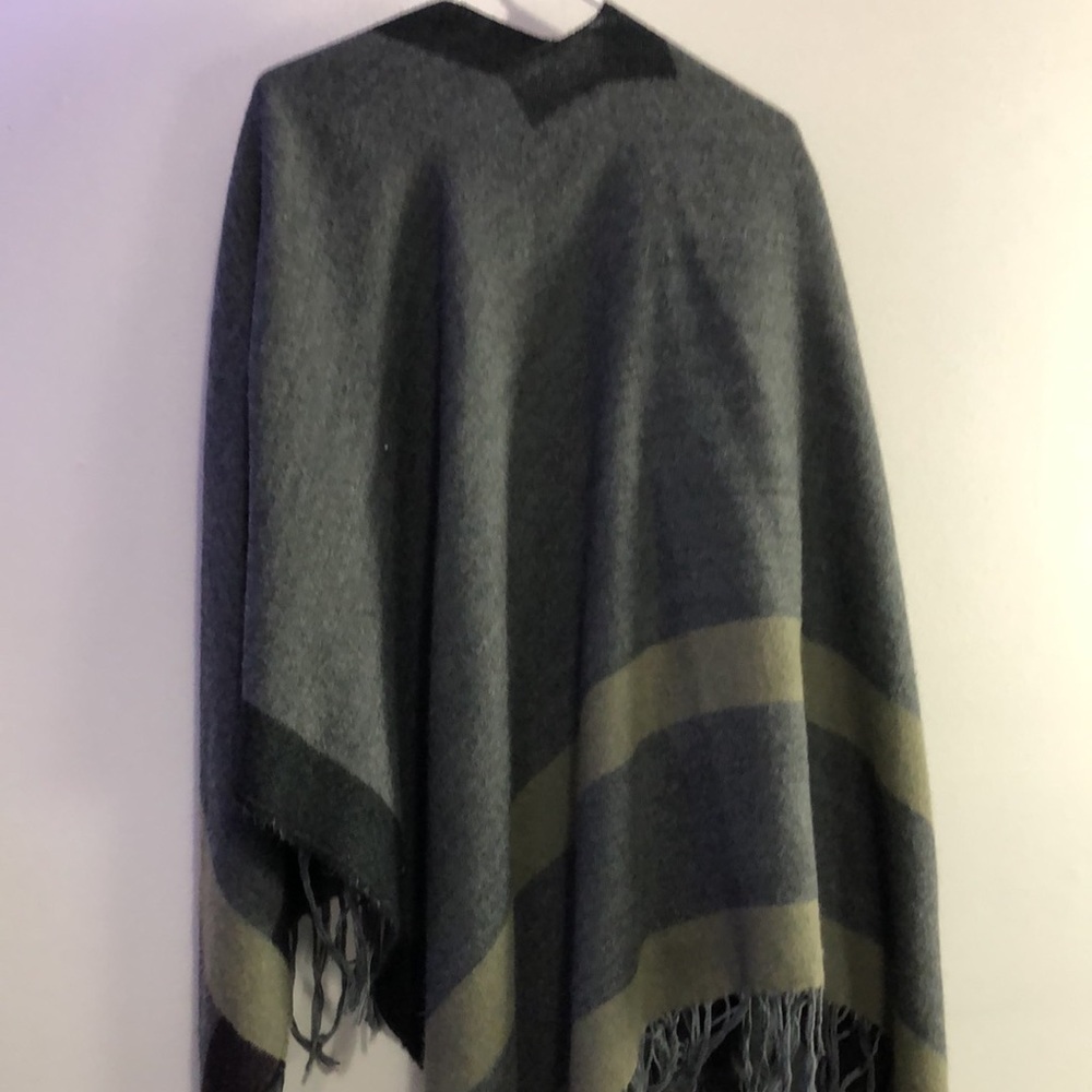 Dynamite warm shawl - Picture 5 of 5
